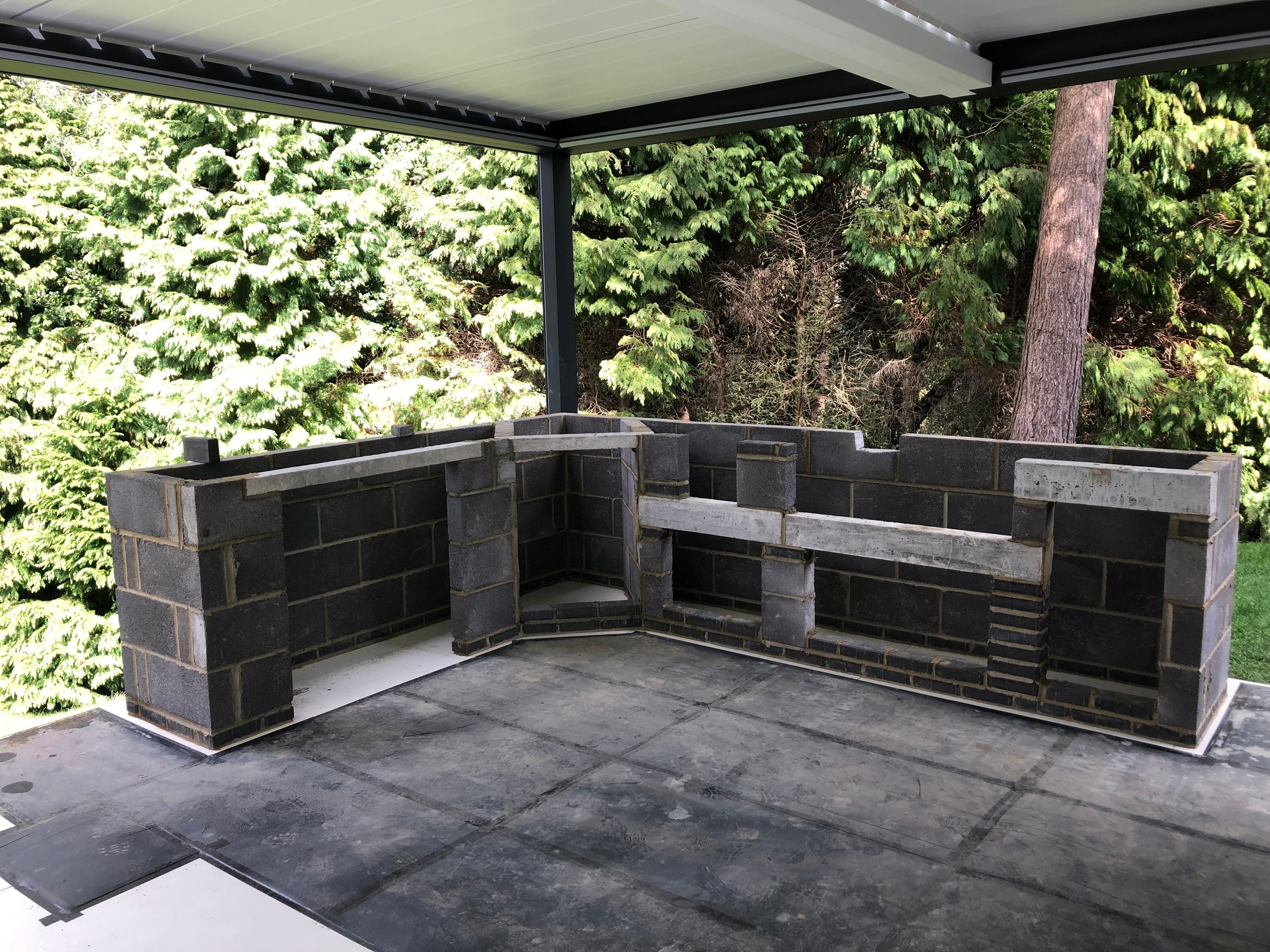 At AOS Kitchens we thrive on helping outdoor cooking enthusiasts through the whole process of designing and creating their amazing outdoor kitchens. If your passion is alfresco dining, you can't beat our range of gas and charcoal bbqs, pizza ovens and outdoor kitchen units. Extend your outdoor living and entertaining space with an outdoor kitchen. Complement your outdoor living area and give yourself the ultimate dream BBQ and patio dining area.