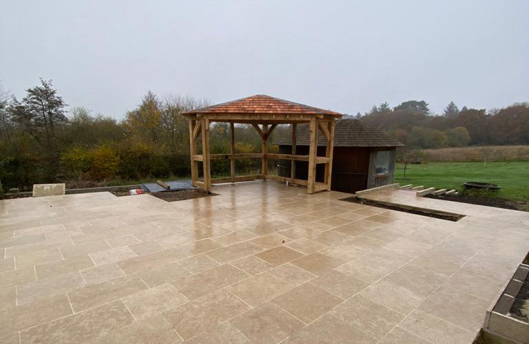 Outdoor kitchen builder Hampshire