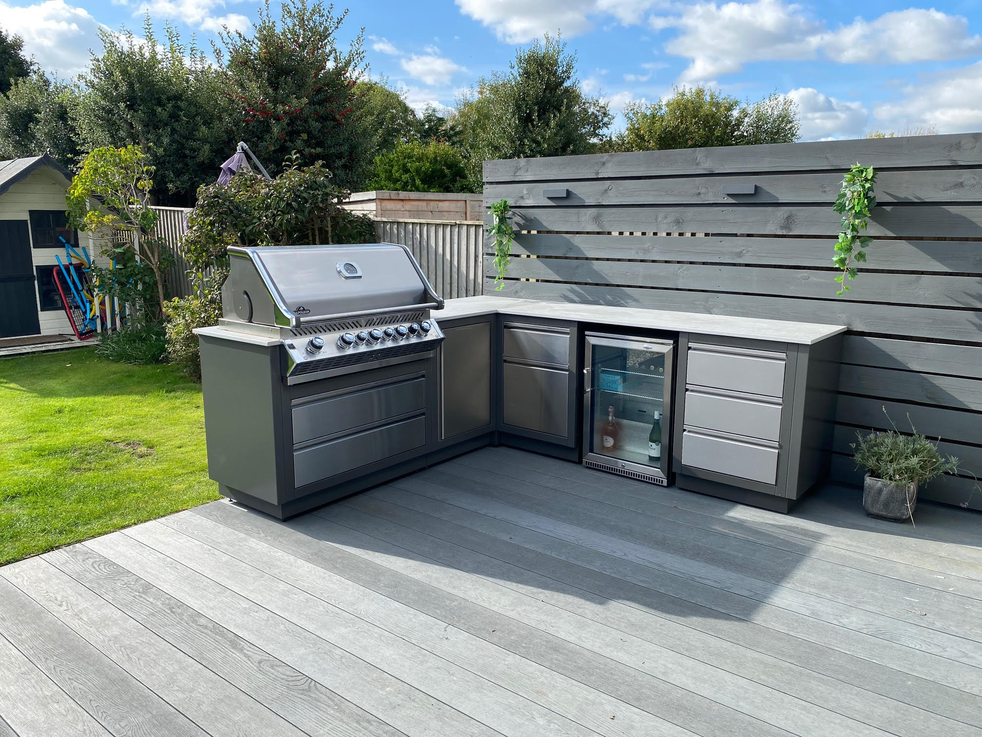 From construction to design, at AOS Kitchens we thrive on helping outdoor cooking enthusiasts through the whole process of creating their amazing outdoor kitchens. If your passion is alfresco dining, you can't beat our range of gas and charcoal bbqs, pizza ovens and outdoor kitchen units. Extend your outdoor living and entertaining space with an outdoor kitchen. Complement your outdoor living area and give yourself the ultimate dream BBQ and patio dining area.