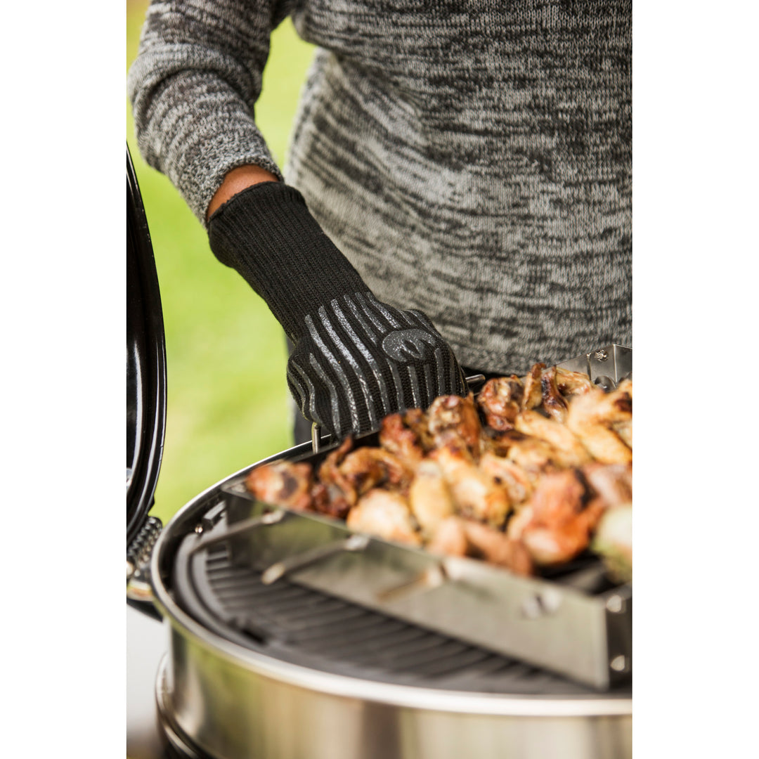 At AOS Kitchens we thrive on helping outdoor cooking enthusiasts through the whole process of designing and creating their amazing outdoor kitchens. If your passion is alfresco dining, you can't beat our range of gas and charcoal bbqs, pizza ovens and outdoor kitchen units. Extend your outdoor living and entertaining space with an outdoor kitchen. Complement your outdoor living area and give yourself the ultimate dream BBQ and patio dining area.