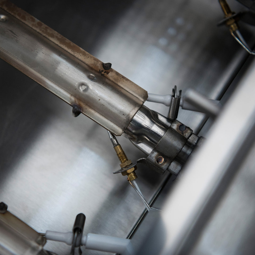 At AOS Kitchens we thrive on helping outdoor cooking enthusiasts through the whole process of designing and creating their amazing outdoor kitchens. If your passion is alfresco dining, you can't beat our range of gas and charcoal bbqs, pizza ovens and outdoor kitchen units. Extend your outdoor living and entertaining space with an outdoor kitchen. Complement your outdoor living area and give yourself the ultimate dream BBQ and patio dining area.