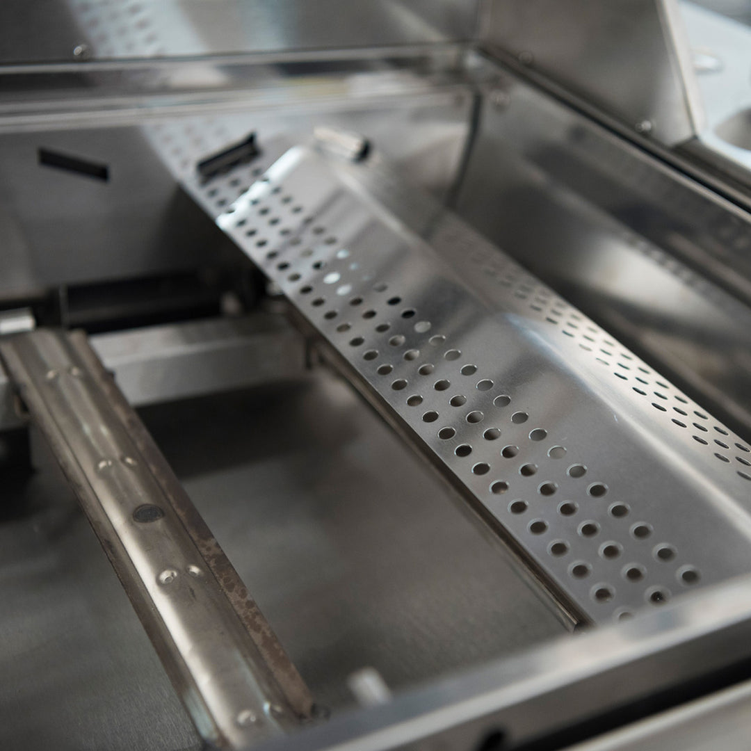 At AOS Kitchens we thrive on helping outdoor cooking enthusiasts through the whole process of designing and creating their amazing outdoor kitchens. If your passion is alfresco dining, you can't beat our range of gas and charcoal bbqs, pizza ovens and outdoor kitchen units. Extend your outdoor living and entertaining space with an outdoor kitchen. Complement your outdoor living area and give yourself the ultimate dream BBQ and patio dining area.